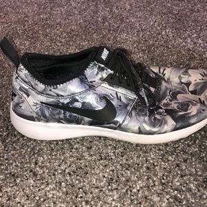 Floral Print Nike Sneakers Size 11